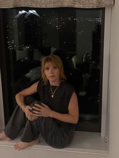 Mary Elizabeth Ellis feet photo thumbnail