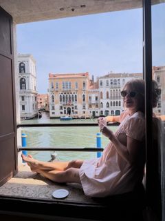 Mary Elizabeth Ellis feet photo 1