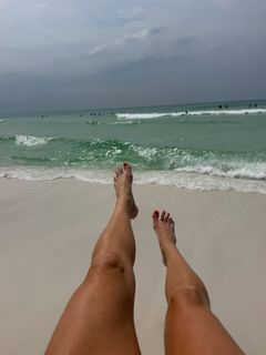 Mary Elizabeth Ellis feet photo 2