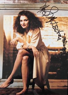 Mary Elizabeth Mastrantonio feet photo thumbnail