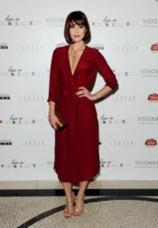 Mary Elizabeth Winstead feet photo thumbnail
