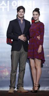 Mary Elizabeth Winstead feet photo thumbnail