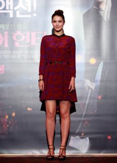 Mary Elizabeth Winstead feet photo thumbnail
