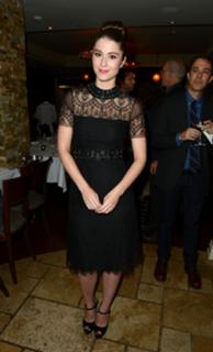 Mary Elizabeth Winstead feet photo thumbnail