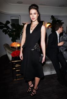 Mary Elizabeth Winstead feet photo thumbnail