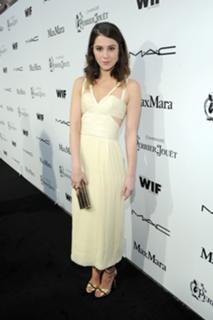Mary Elizabeth Winstead feet photo thumbnail
