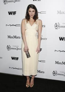 Mary Elizabeth Winstead feet photo thumbnail