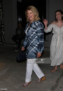 Mary Hart feet photo 3