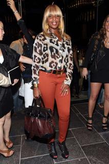 Mary J. Blige feet photo thumbnail