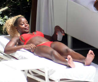 Mary J. Blige feet photo thumbnail