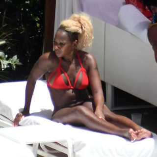 Mary J. Blige feet photo thumbnail