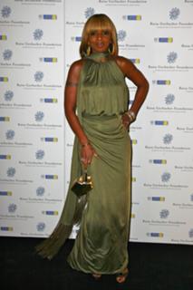 Mary J. Blige feet photo thumbnail