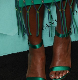 Mary J. Blige feet photo thumbnail