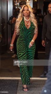 Mary J. Blige feet photo thumbnail