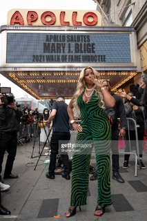 Mary J. Blige feet photo thumbnail