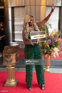Mary J. Blige feet photo thumbnail