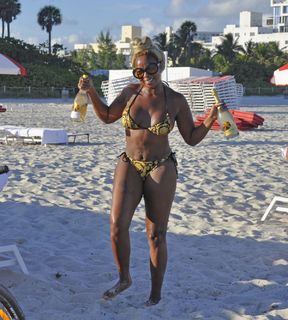 Mary J. Blige feet photo thumbnail