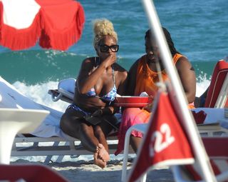 Mary J. Blige feet photo thumbnail