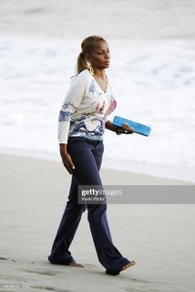 Mary J. Blige feet photo thumbnail