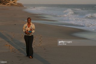 Mary J. Blige feet photo thumbnail