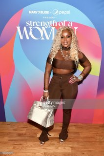 Mary J. Blige feet photo thumbnail