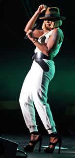 Mary J. Blige feet photo thumbnail