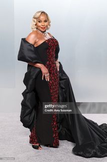 Mary J. Blige feet photo 1