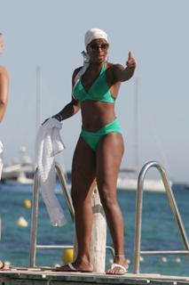 Mary J. Blige feet photo thumbnail