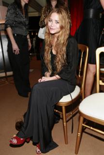 Mary-Kate Olsen feet photo thumbnail