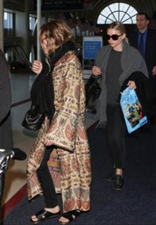 Mary-Kate Olsen feet photo thumbnail