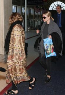 Mary-Kate Olsen feet photo thumbnail