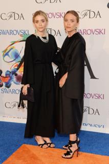 Mary-Kate Olsen feet photo thumbnail