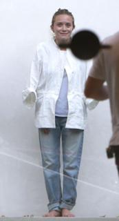 Mary-Kate Olsen feet photo thumbnail