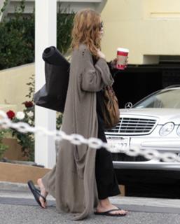 Mary-Kate Olsen feet photo thumbnail