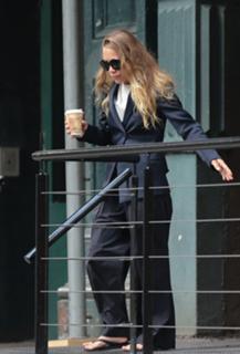 Mary-Kate Olsen feet photo thumbnail