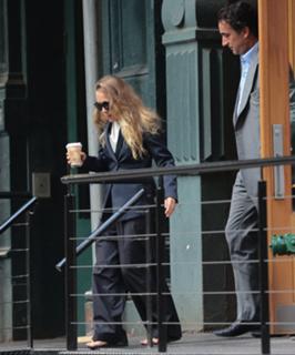 Mary-Kate Olsen feet photo thumbnail
