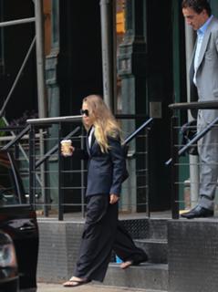 Mary-Kate Olsen feet photo thumbnail