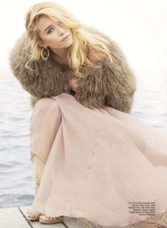 Mary-Kate Olsen feet photo thumbnail