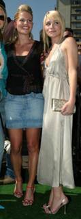 Mary-Kate Olsen feet photo thumbnail