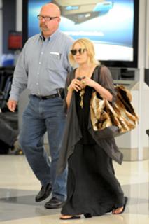 Mary-Kate Olsen feet photo thumbnail