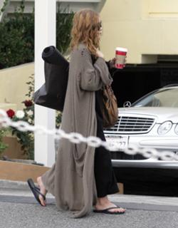 Mary-Kate Olsen feet photo thumbnail