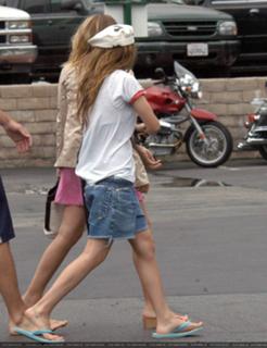 Mary-Kate Olsen feet photo thumbnail
