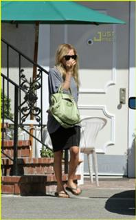 Mary-Kate Olsen feet photo thumbnail
