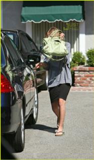 Mary-Kate Olsen feet photo thumbnail