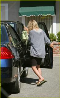 Mary-Kate Olsen feet photo thumbnail