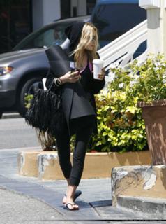 Mary-Kate Olsen feet photo thumbnail