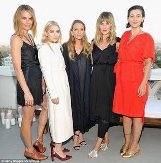 Mary-Kate Olsen feet photo thumbnail