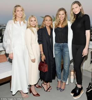 Mary-Kate Olsen feet photo thumbnail