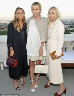 Mary-Kate Olsen feet photo thumbnail