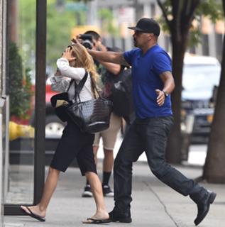 Mary-Kate Olsen feet photo thumbnail